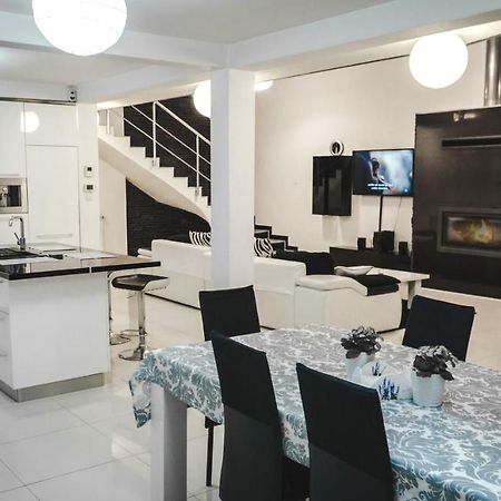 Vila Carolina Apulum Βίλα Άλμπα Ιούλια Εξωτερικό φωτογραφία